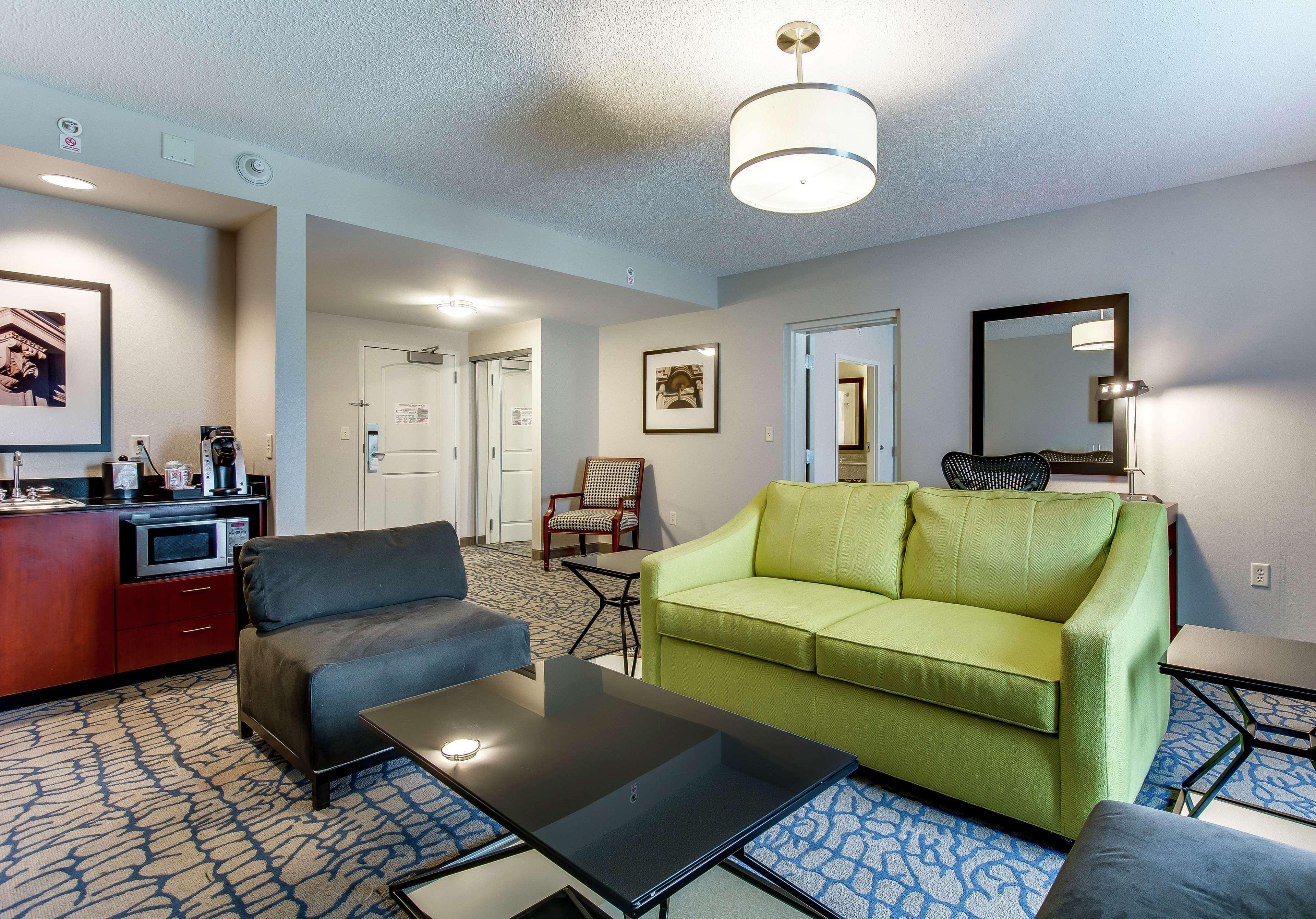 Hilton Garden Inn Louisville-Northeast Bagian luar foto