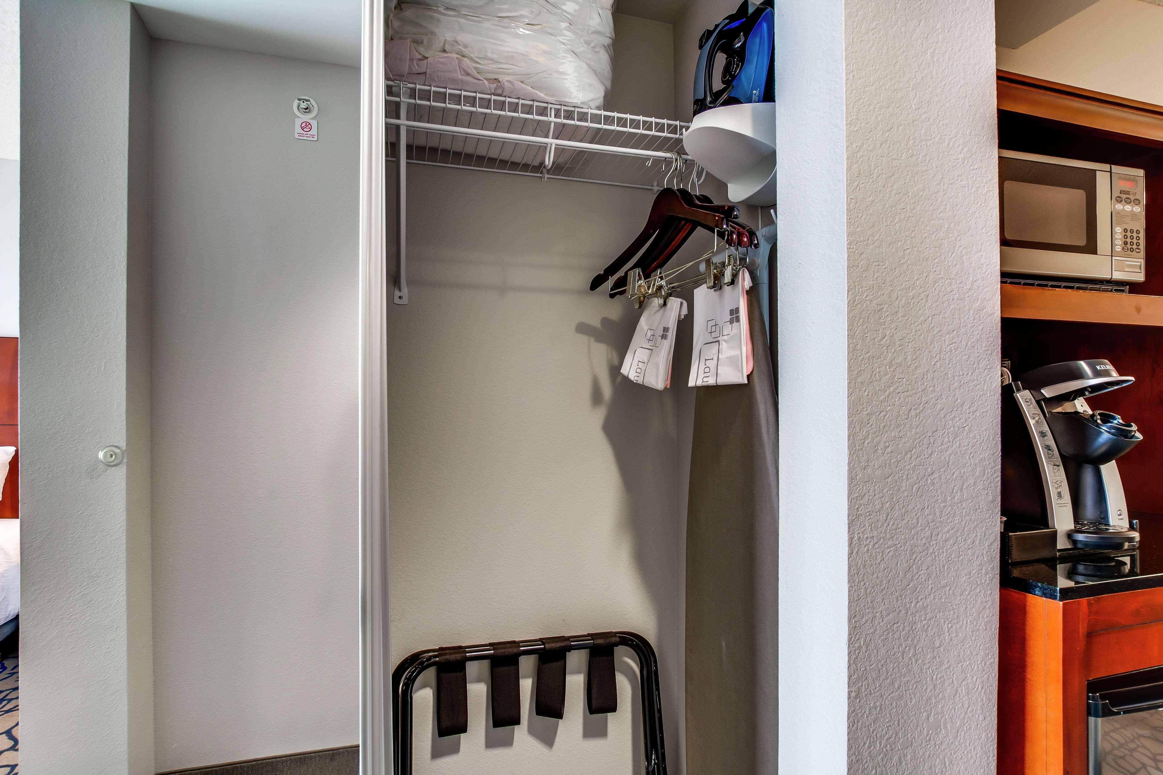 Hilton Garden Inn Louisville-Northeast Bagian luar foto