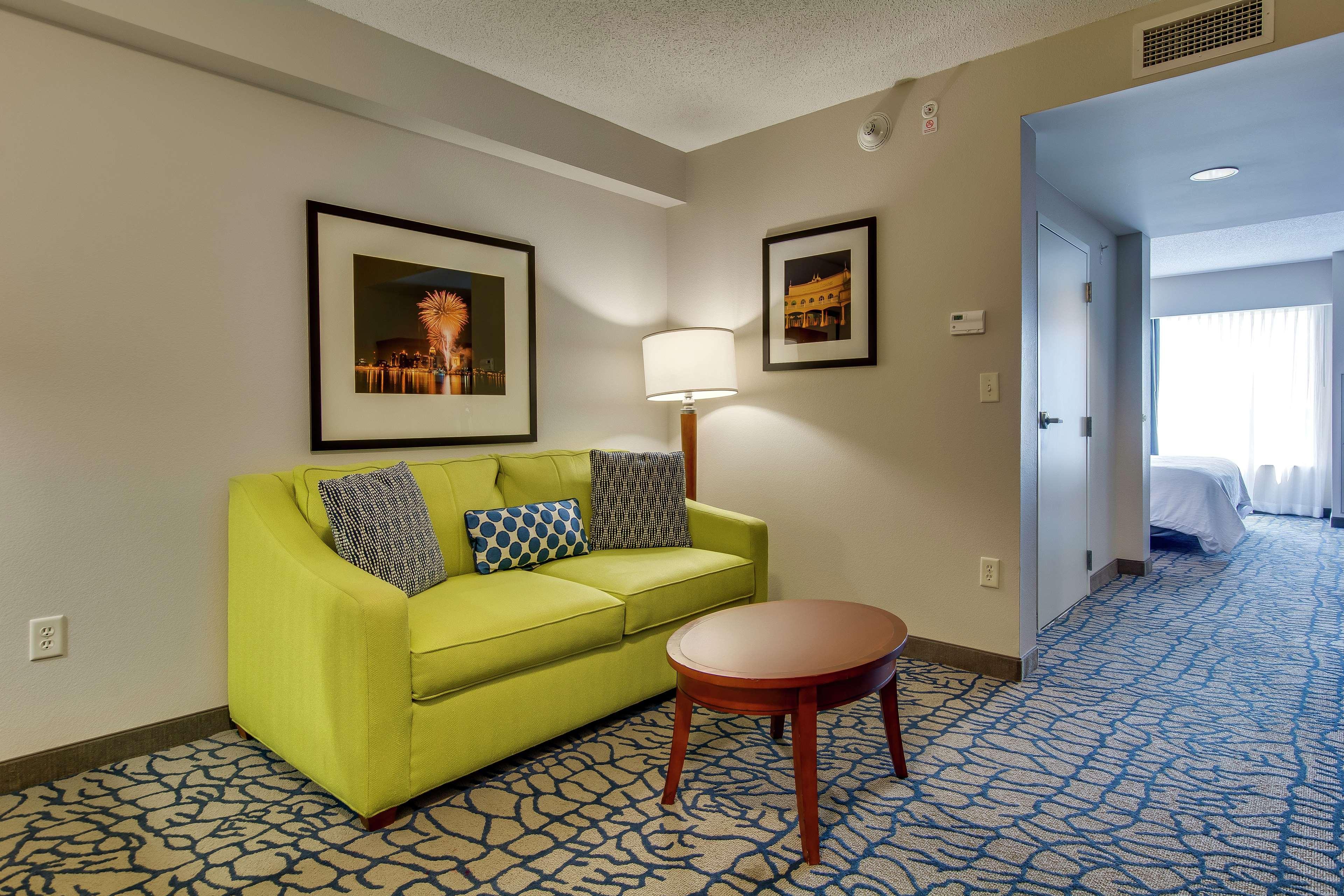 Hilton Garden Inn Louisville-Northeast Bagian luar foto