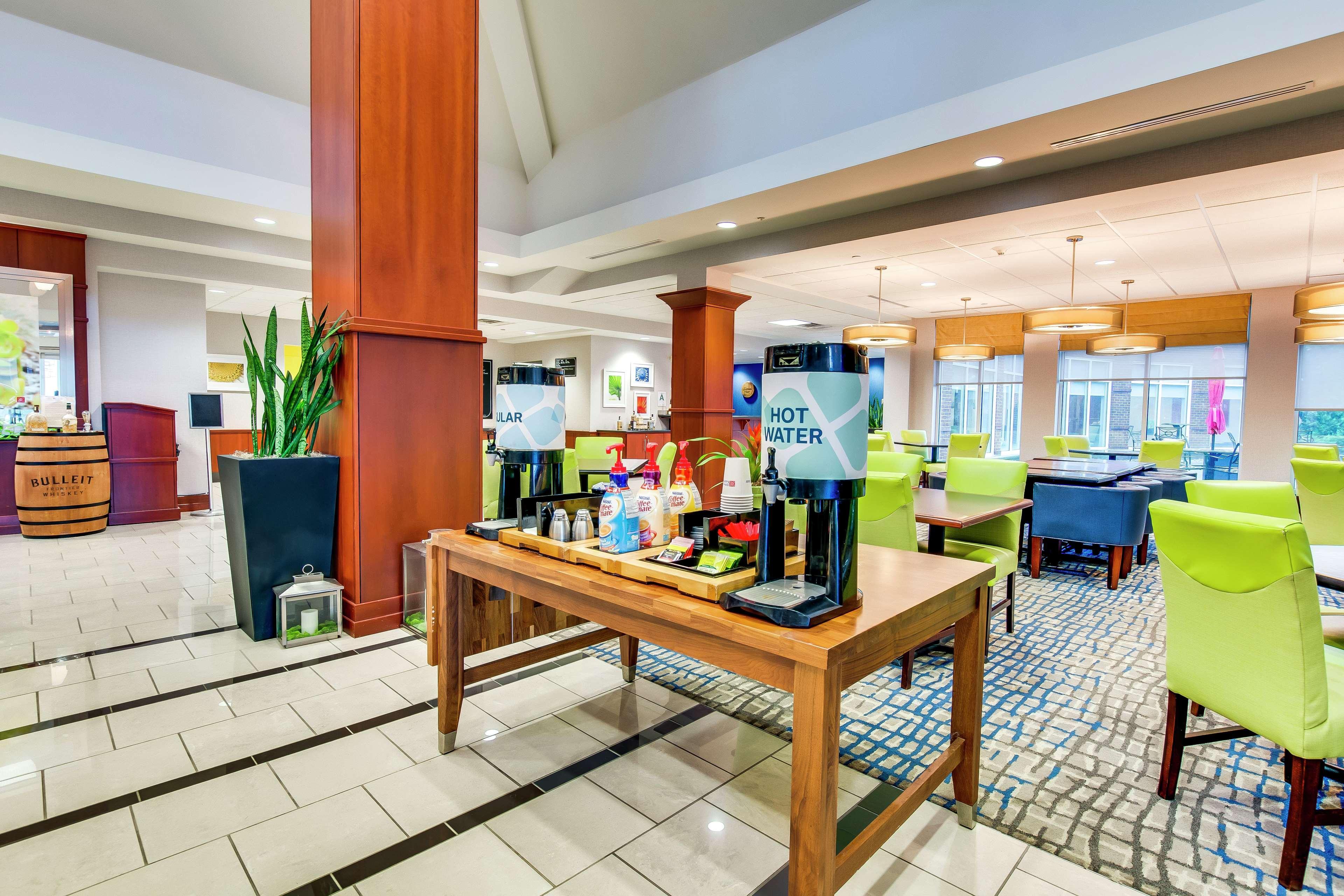 Hilton Garden Inn Louisville-Northeast Bagian luar foto