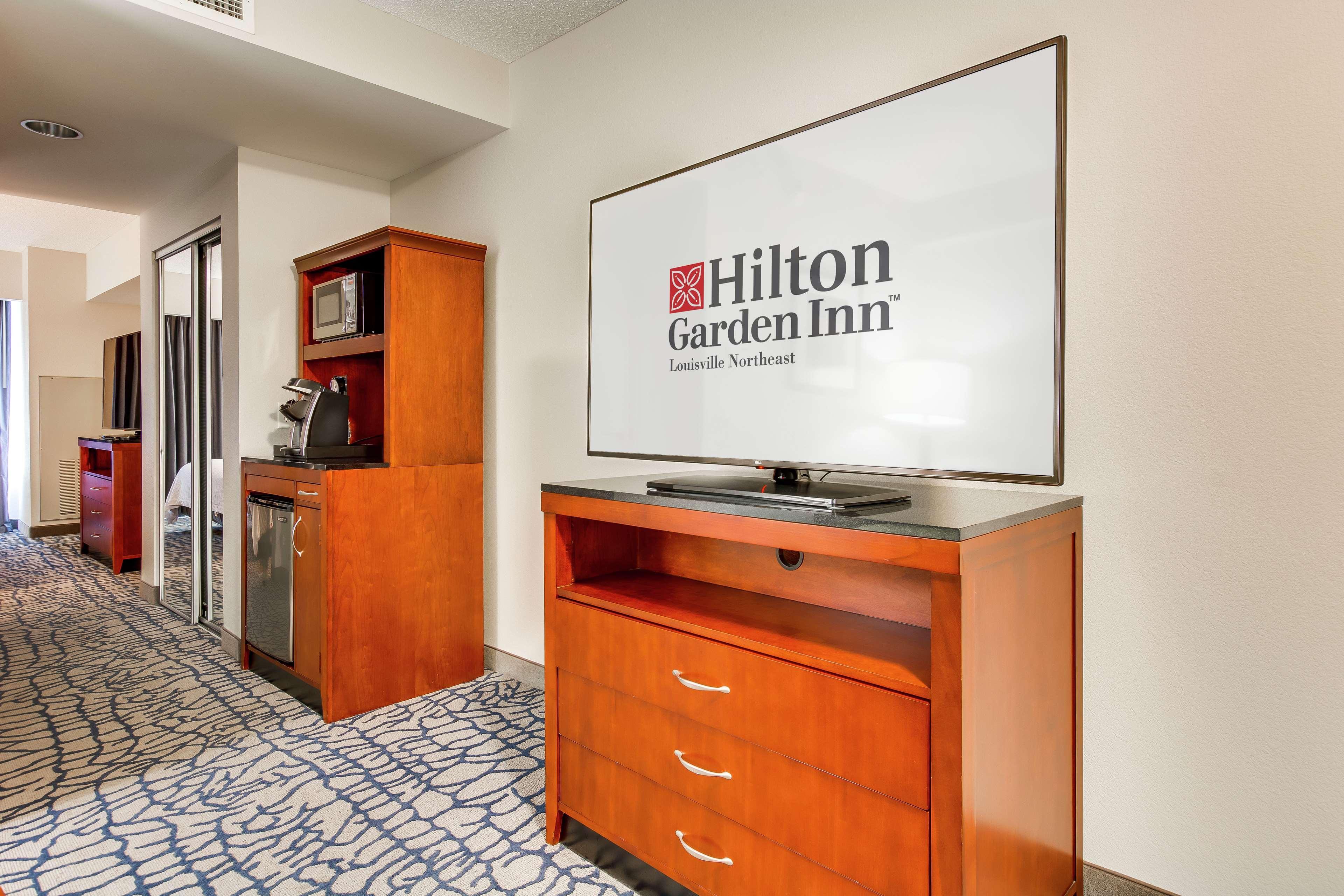 Hilton Garden Inn Louisville-Northeast Bagian luar foto