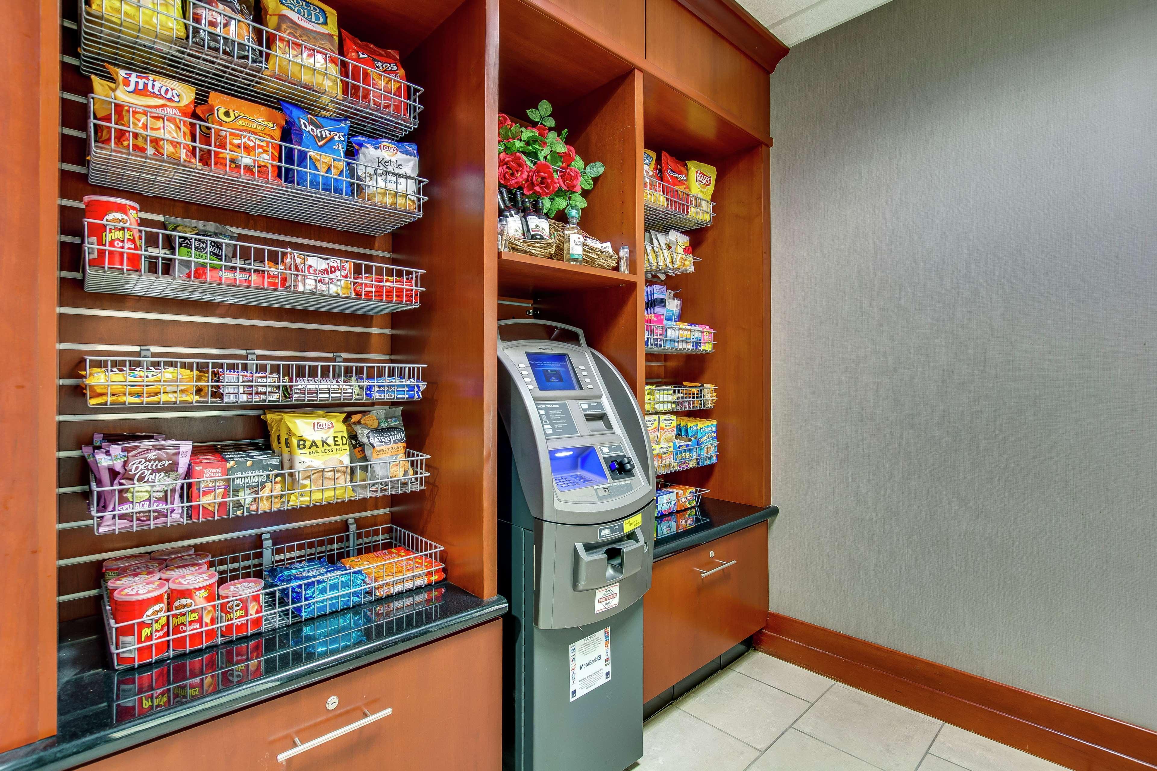 Hilton Garden Inn Louisville-Northeast Bagian luar foto