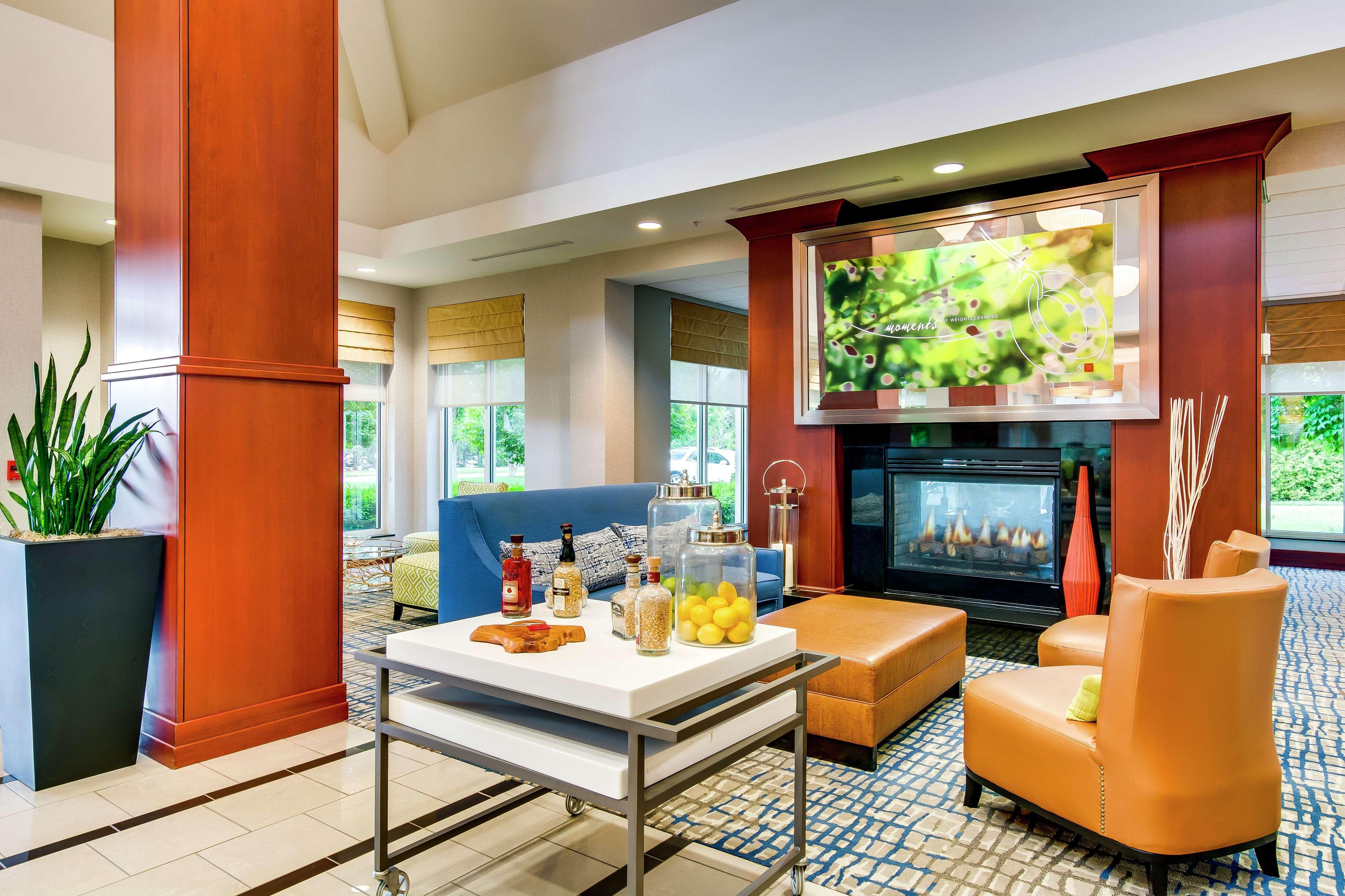 Hilton Garden Inn Louisville-Northeast Bagian luar foto