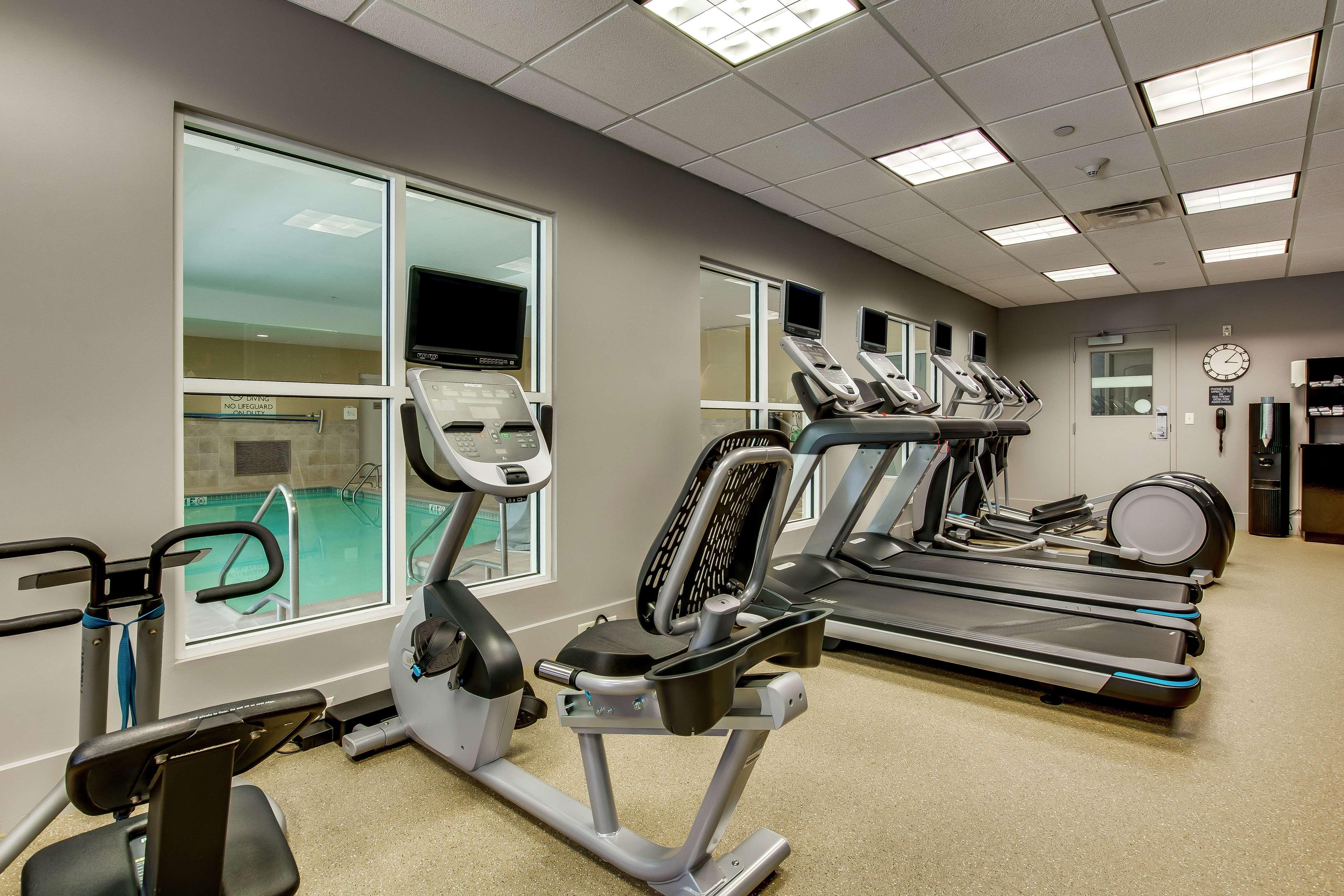 Hilton Garden Inn Louisville-Northeast Bagian luar foto