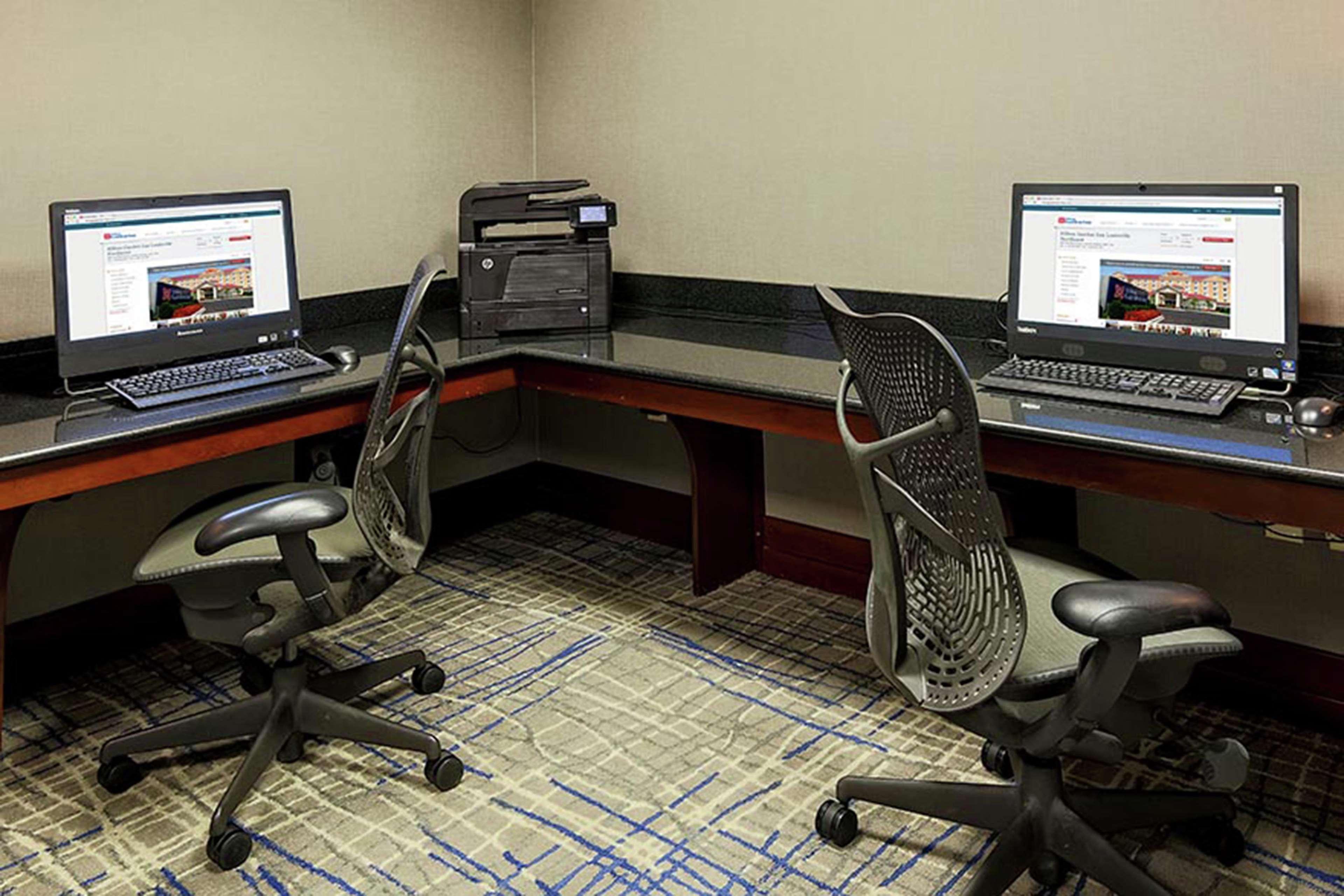 Hilton Garden Inn Louisville-Northeast Bagian luar foto