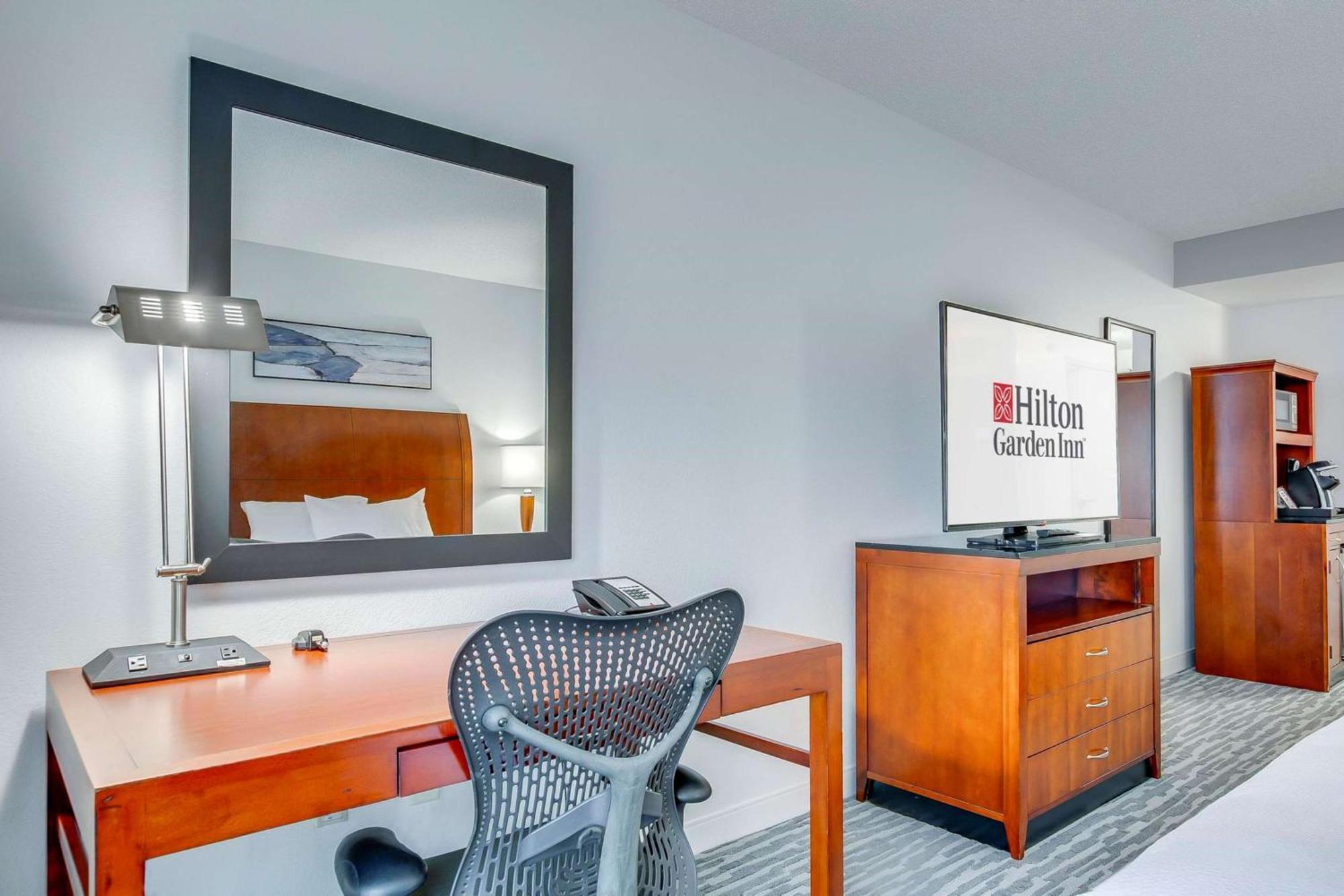 Hilton Garden Inn Louisville-Northeast Bagian luar foto