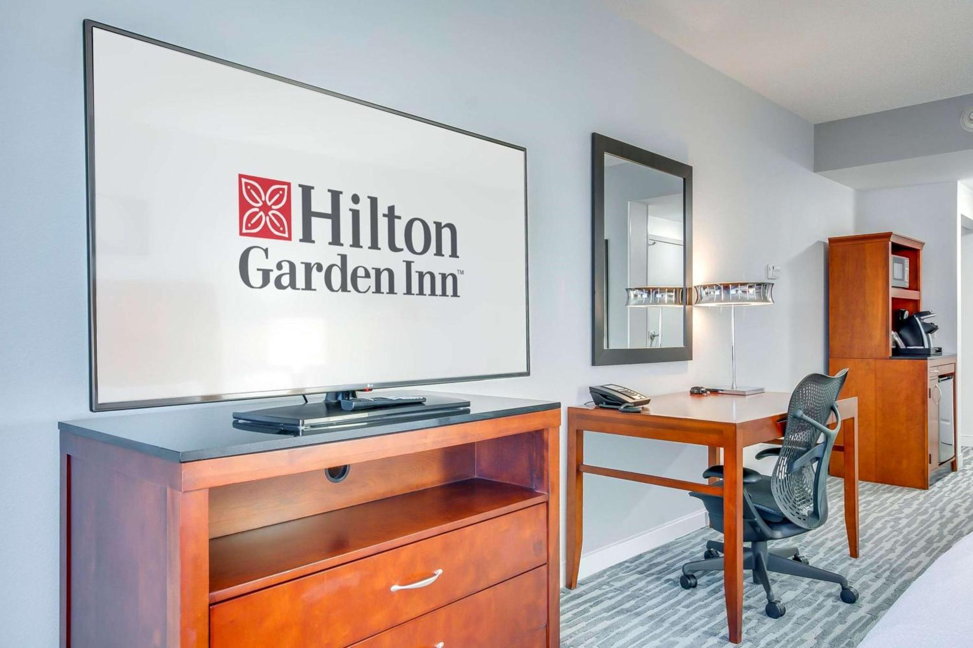 Hilton Garden Inn Louisville-Northeast Bagian luar foto