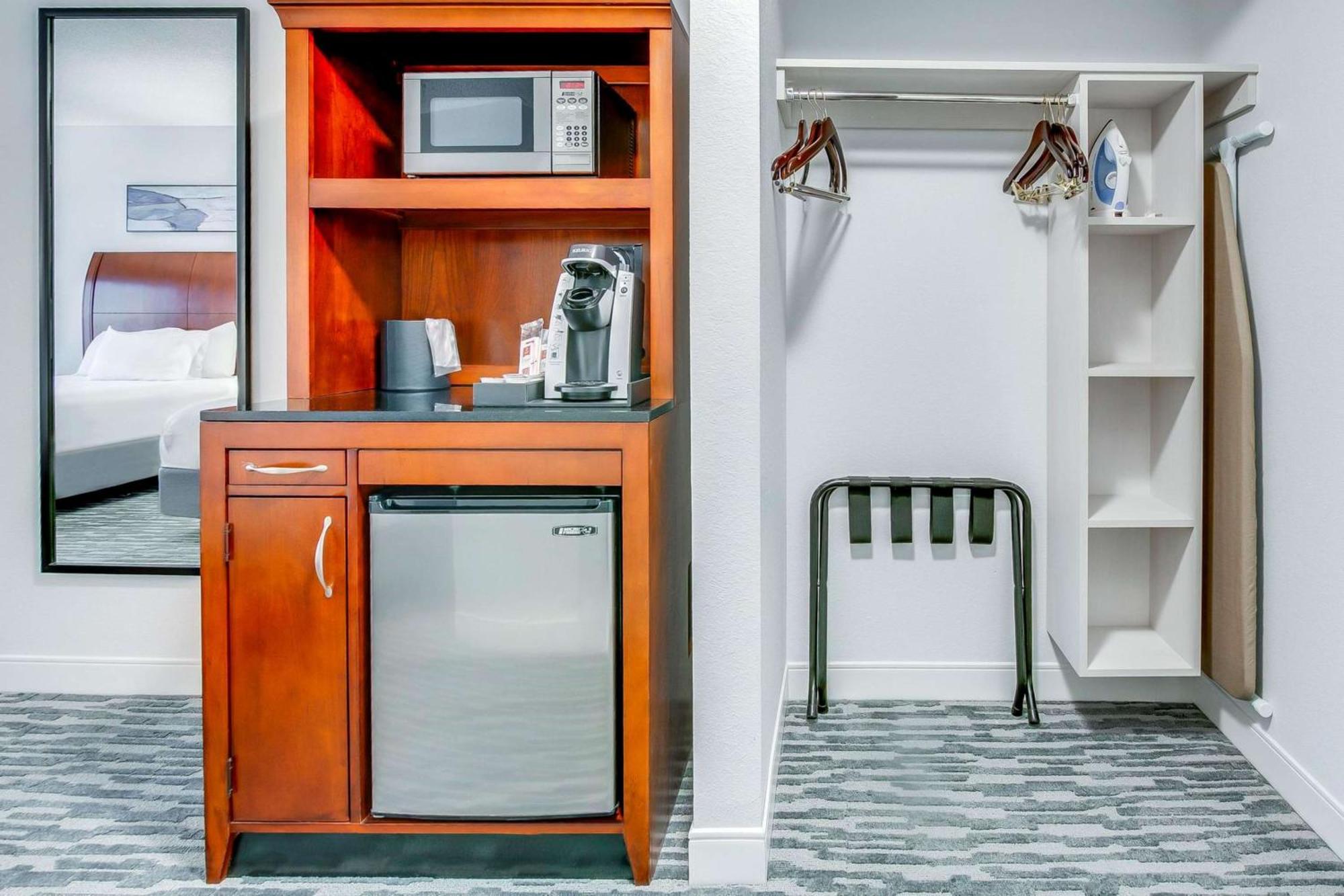 Hilton Garden Inn Louisville-Northeast Bagian luar foto