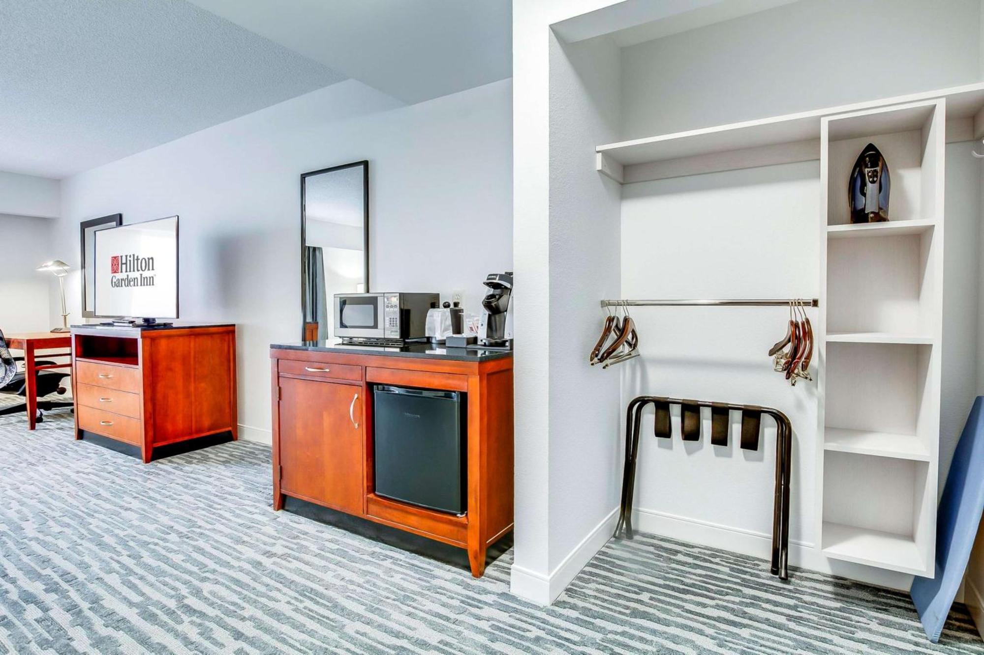 Hilton Garden Inn Louisville-Northeast Bagian luar foto