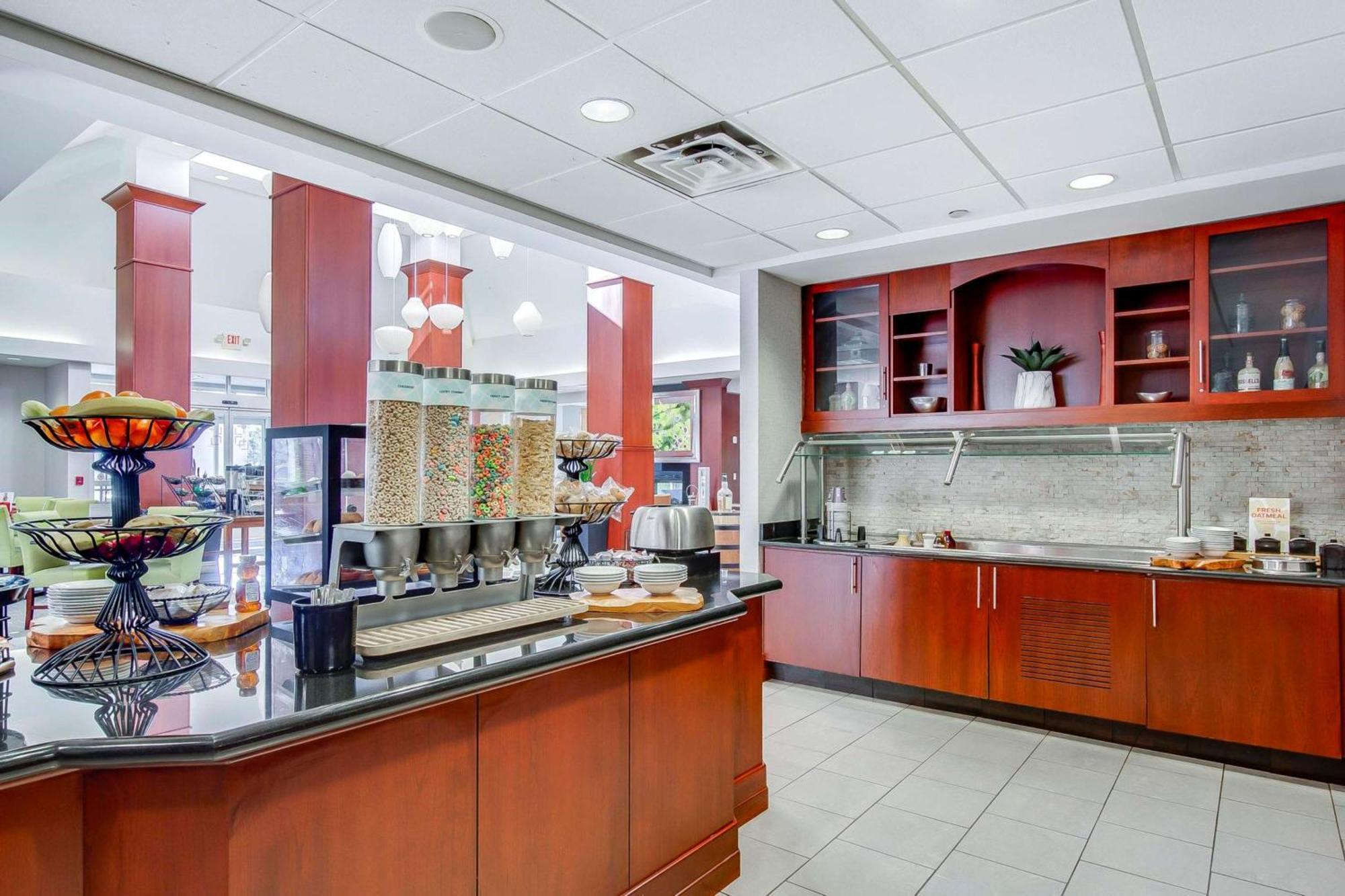 Hilton Garden Inn Louisville-Northeast Bagian luar foto