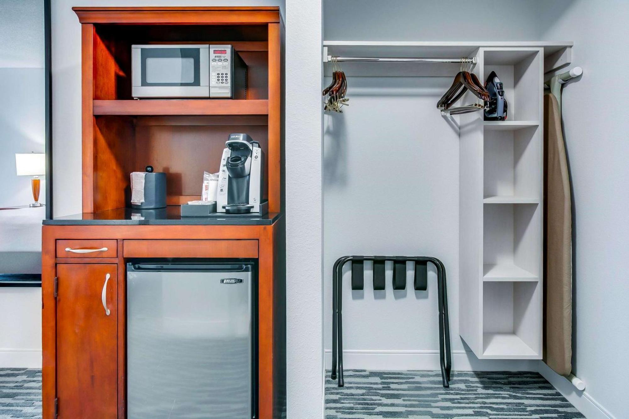 Hilton Garden Inn Louisville-Northeast Bagian luar foto