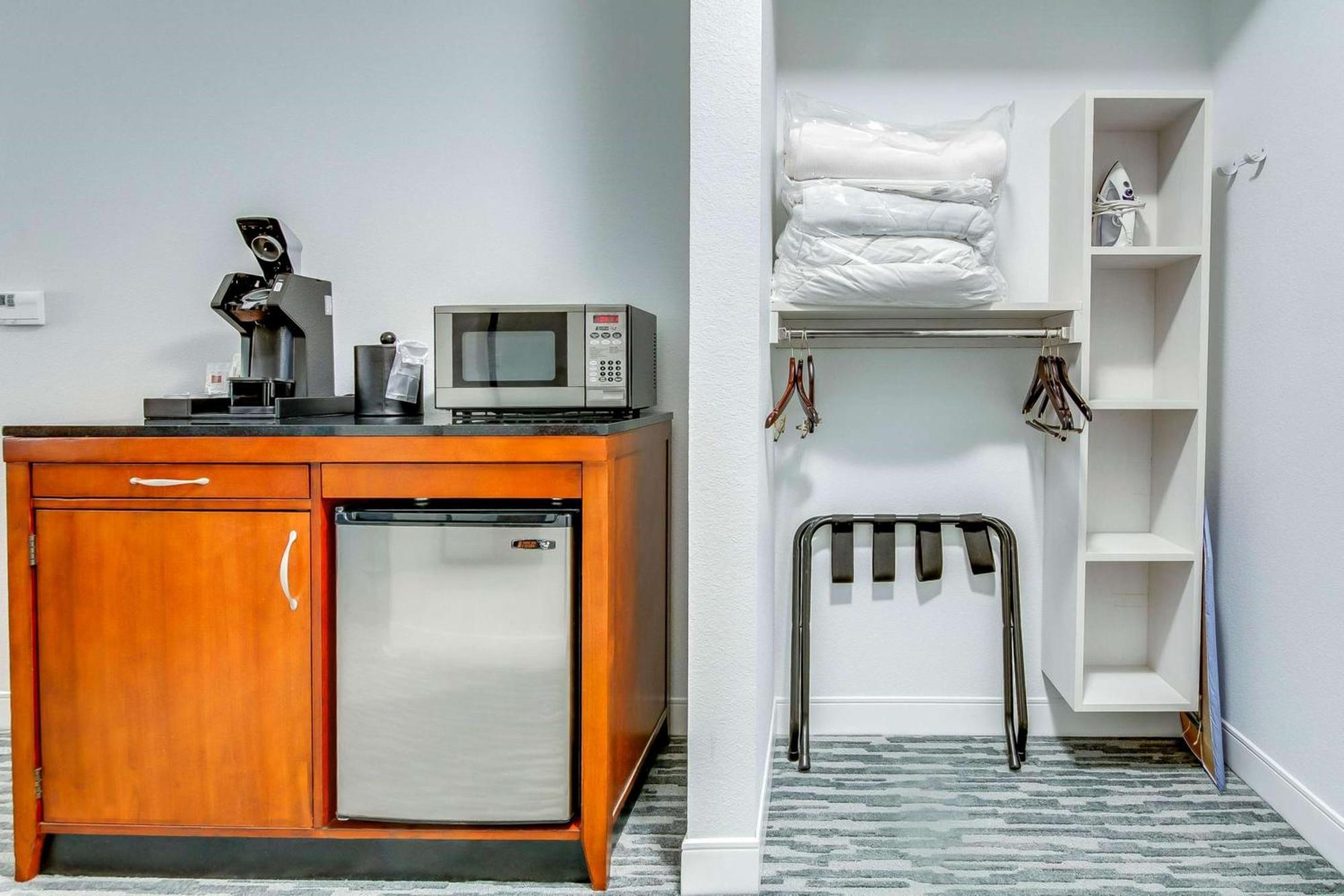 Hilton Garden Inn Louisville-Northeast Bagian luar foto