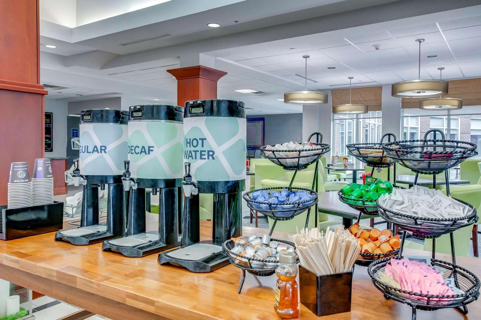Hilton Garden Inn Louisville-Northeast Bagian luar foto