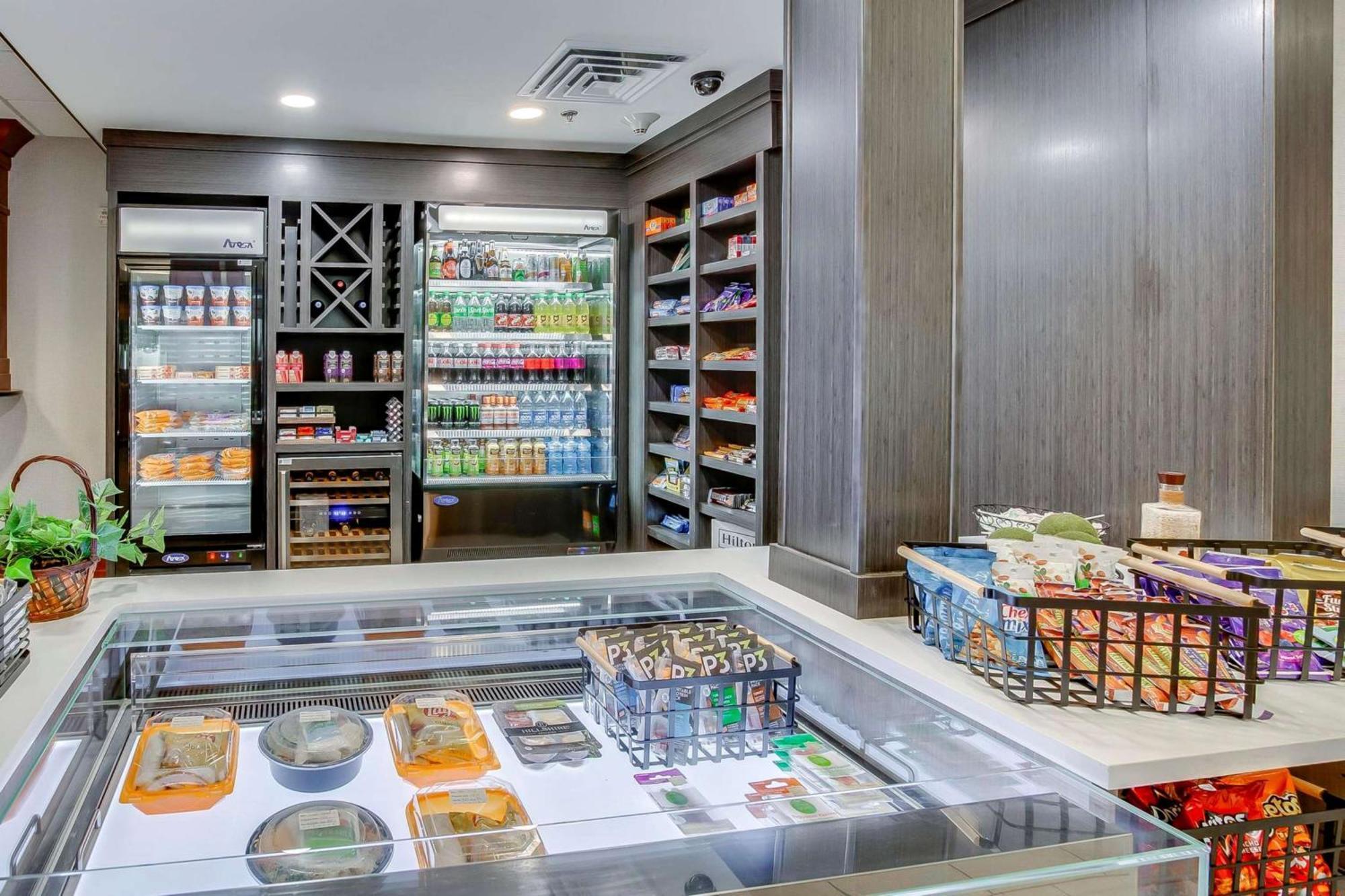 Hilton Garden Inn Louisville-Northeast Bagian luar foto